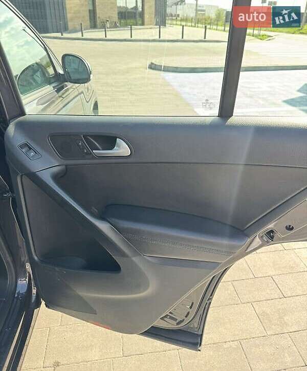 Внедорожник / Кроссовер Volkswagen Tiguan 2016 в Луцке