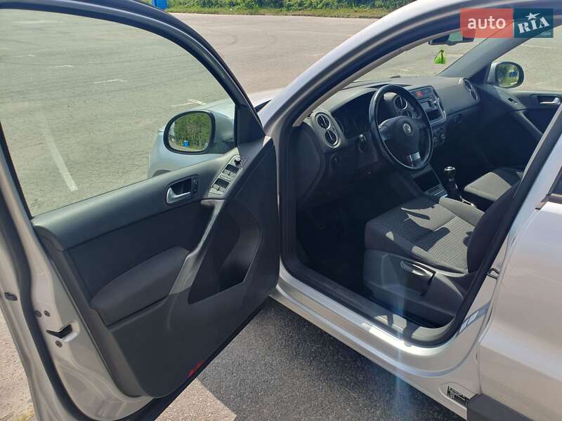 Внедорожник / Кроссовер Volkswagen Tiguan 2009 в Харькове