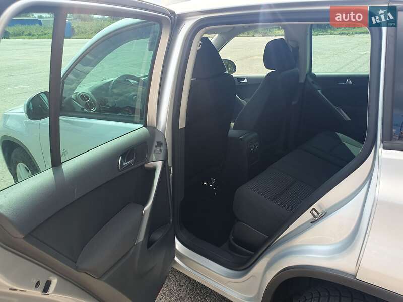 Внедорожник / Кроссовер Volkswagen Tiguan 2009 в Харькове