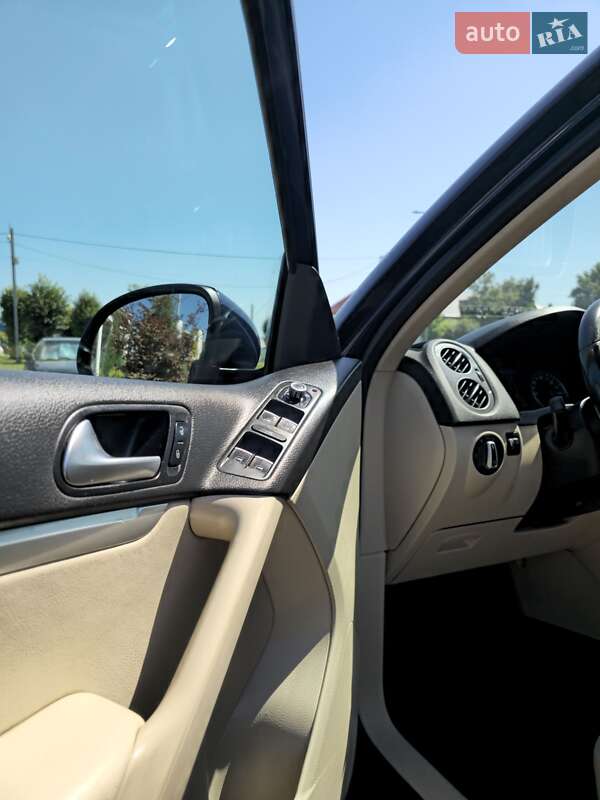 Внедорожник / Кроссовер Volkswagen Tiguan 2011 в Бродах