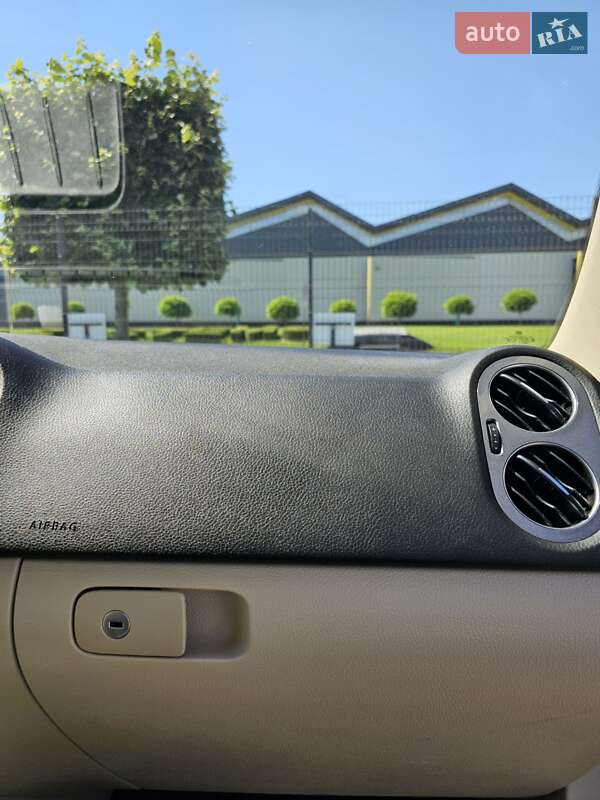 Внедорожник / Кроссовер Volkswagen Tiguan 2011 в Бродах