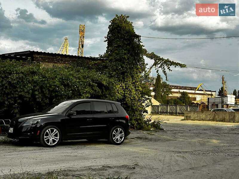 Внедорожник / Кроссовер Volkswagen Tiguan 2010 в Киеве