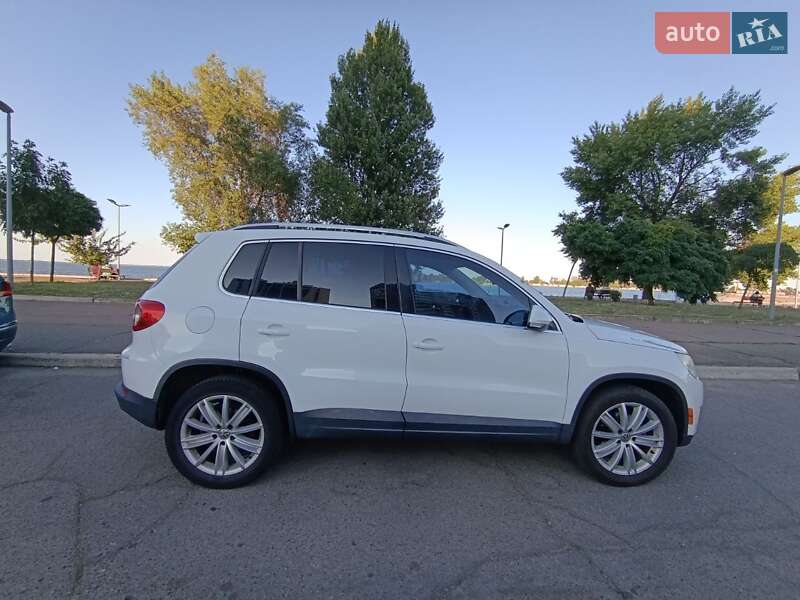 Внедорожник / Кроссовер Volkswagen Tiguan 2011 в Черкассах