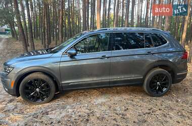 Внедорожник / Кроссовер Volkswagen Tiguan 2017 в Новых Санжарах