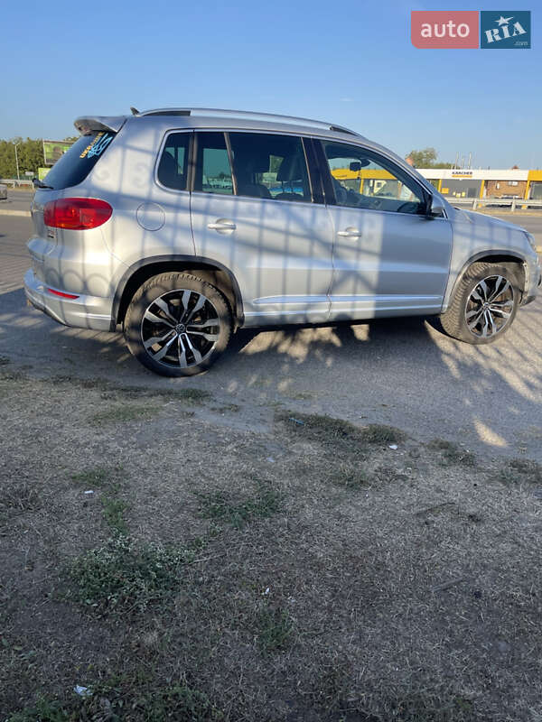 Внедорожник / Кроссовер Volkswagen Tiguan 2016 в Днепре