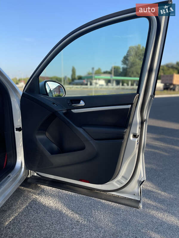 Внедорожник / Кроссовер Volkswagen Tiguan 2016 в Днепре