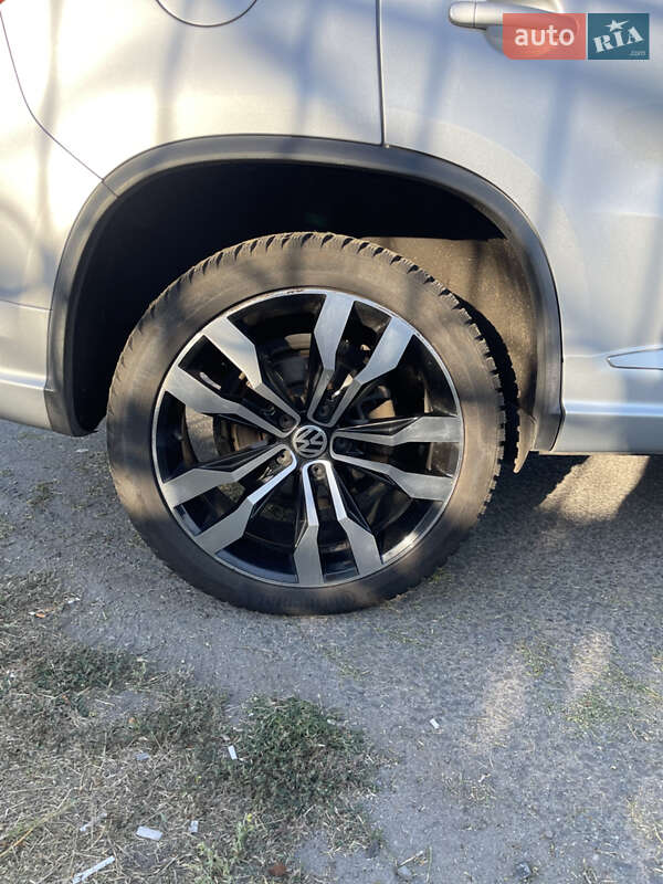 Внедорожник / Кроссовер Volkswagen Tiguan 2016 в Днепре