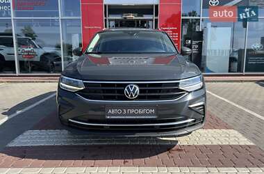 Внедорожник / Кроссовер Volkswagen Tiguan 2021 в 