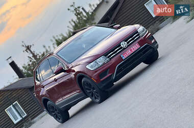Внедорожник / Кроссовер Volkswagen Tiguan 2017 в Киеве