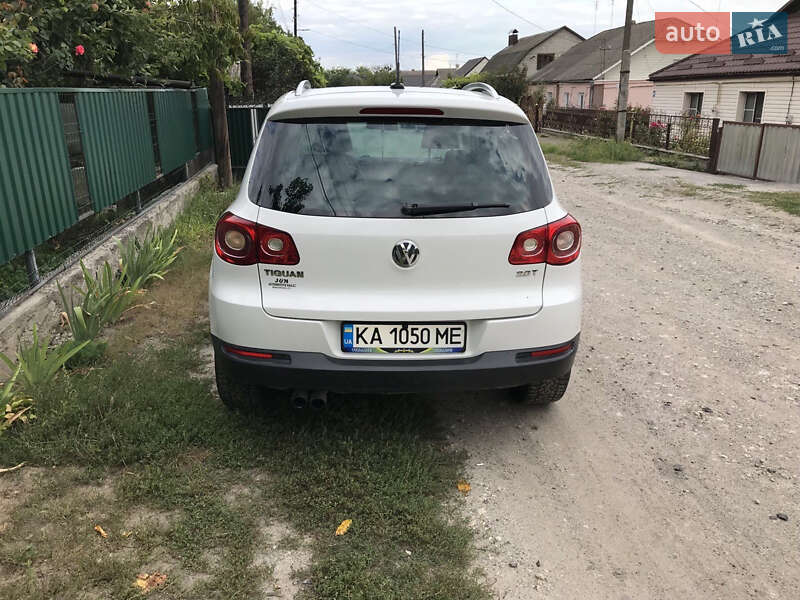 Внедорожник / Кроссовер Volkswagen Tiguan 2011 в Хмельнике
