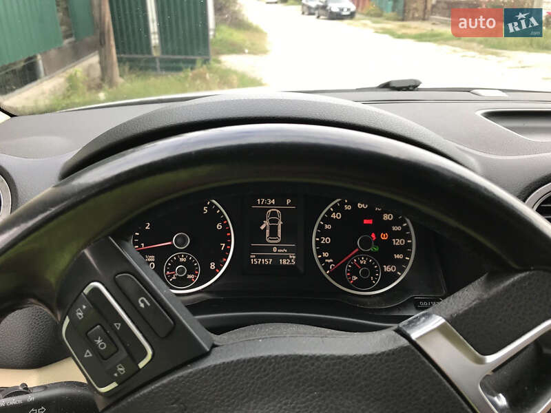 Внедорожник / Кроссовер Volkswagen Tiguan 2011 в Хмельнике