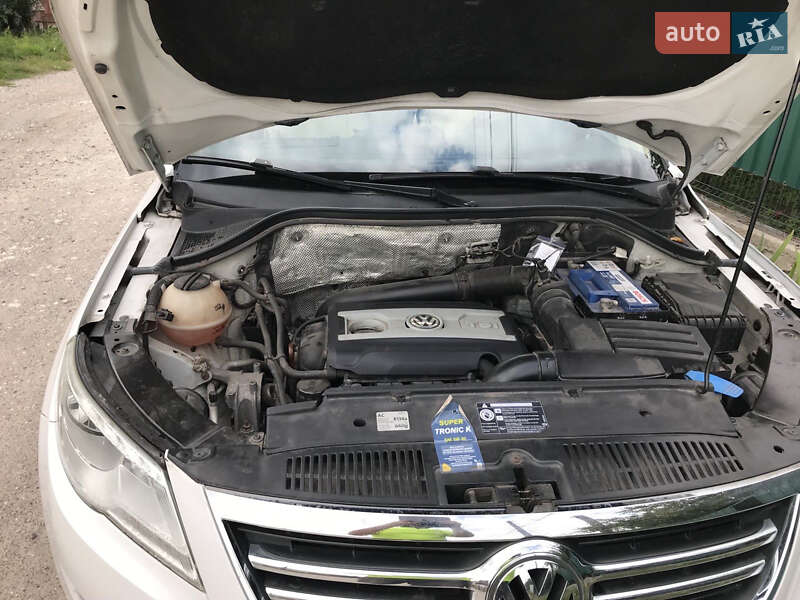 Внедорожник / Кроссовер Volkswagen Tiguan 2011 в Хмельнике
