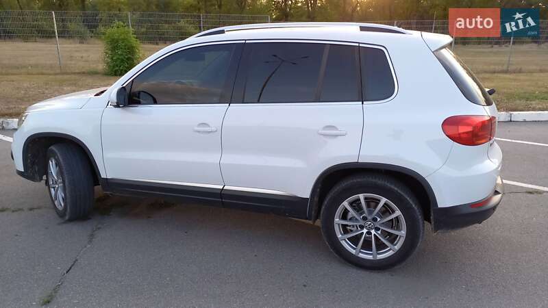 Внедорожник / Кроссовер Volkswagen Tiguan 2015 в Запорожье