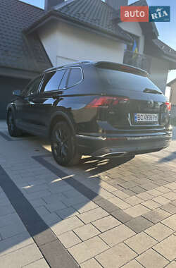 Внедорожник / Кроссовер Volkswagen Tiguan 2021 в 
