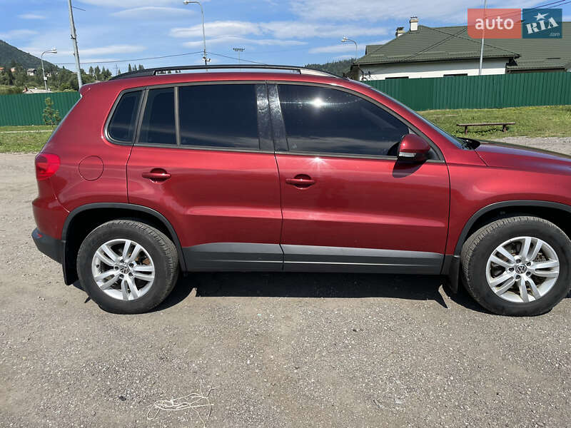 Внедорожник / Кроссовер Volkswagen Tiguan 2015 в Славском