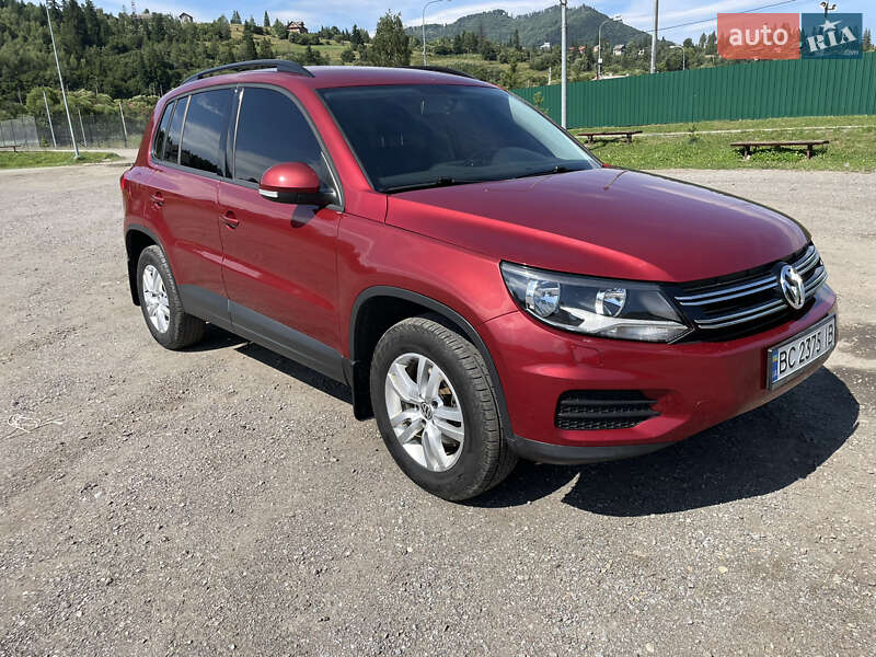 Внедорожник / Кроссовер Volkswagen Tiguan 2015 в Славском
