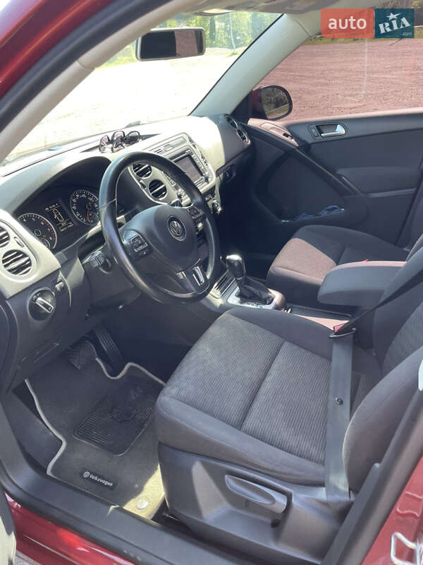 Внедорожник / Кроссовер Volkswagen Tiguan 2015 в Славском
