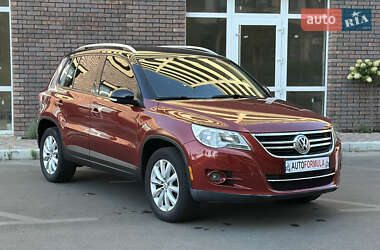 Внедорожник / Кроссовер Volkswagen Tiguan 2010 в Киеве