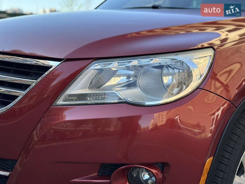 Внедорожник / Кроссовер Volkswagen Tiguan 2010 в Киеве