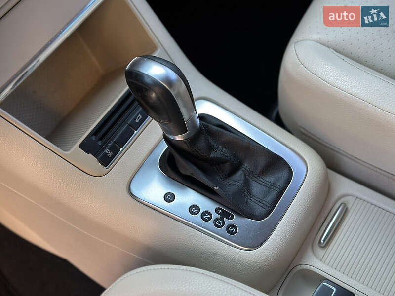 Внедорожник / Кроссовер Volkswagen Tiguan 2010 в Киеве