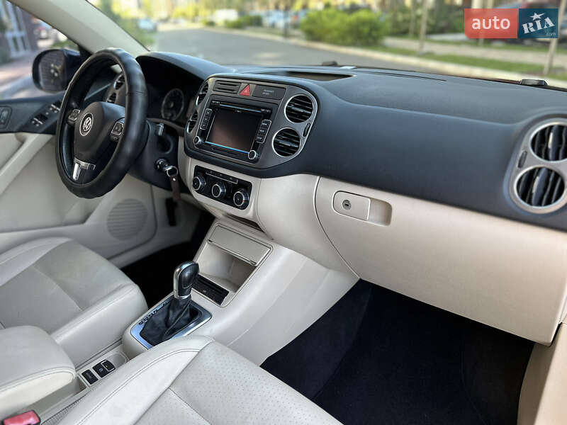 Внедорожник / Кроссовер Volkswagen Tiguan 2010 в Киеве
