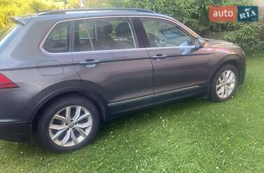 Внедорожник / Кроссовер Volkswagen Tiguan 2017 в Львове