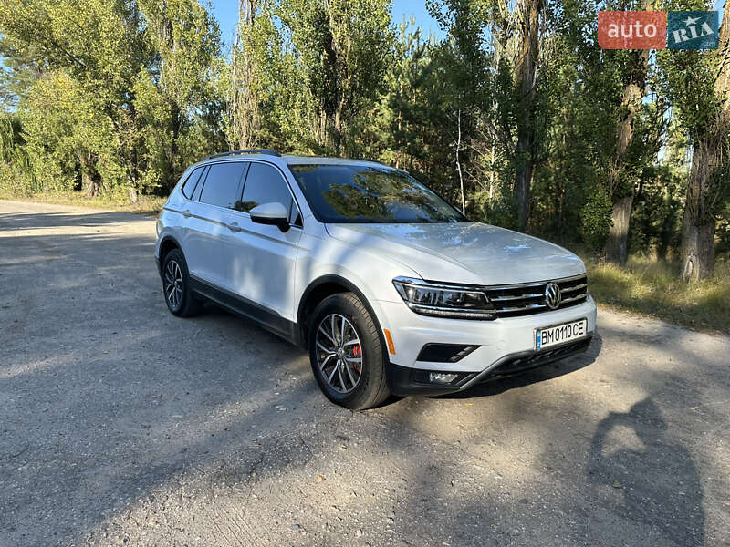 Внедорожник / Кроссовер Volkswagen Tiguan 2017 в Ахтырке