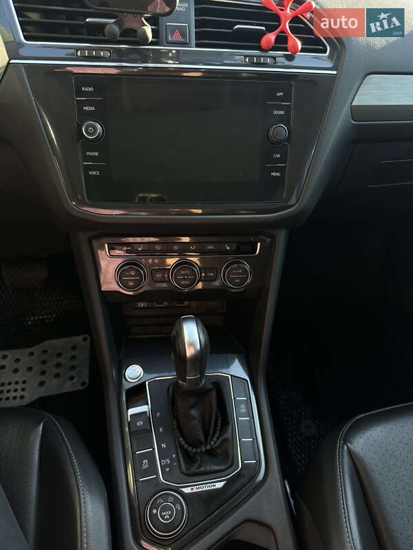 Внедорожник / Кроссовер Volkswagen Tiguan 2017 в Ахтырке