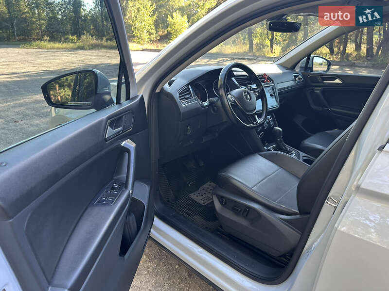 Внедорожник / Кроссовер Volkswagen Tiguan 2017 в Ахтырке