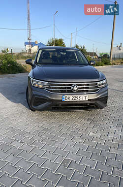 Позашляховик / Кросовер Volkswagen Tiguan 2022 в Сарнах