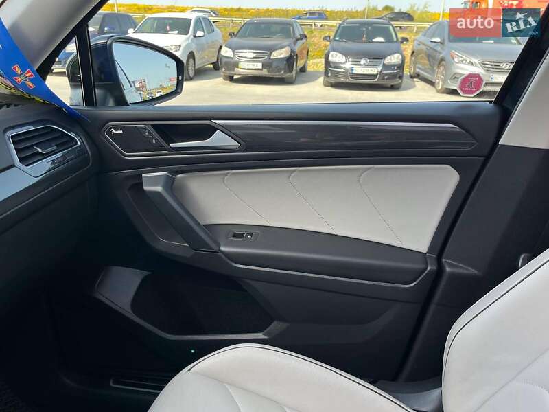 Позашляховик / Кросовер Volkswagen Tiguan 2018 в Львові