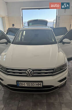Позашляховик / Кросовер Volkswagen Tiguan 2017 в Сараті