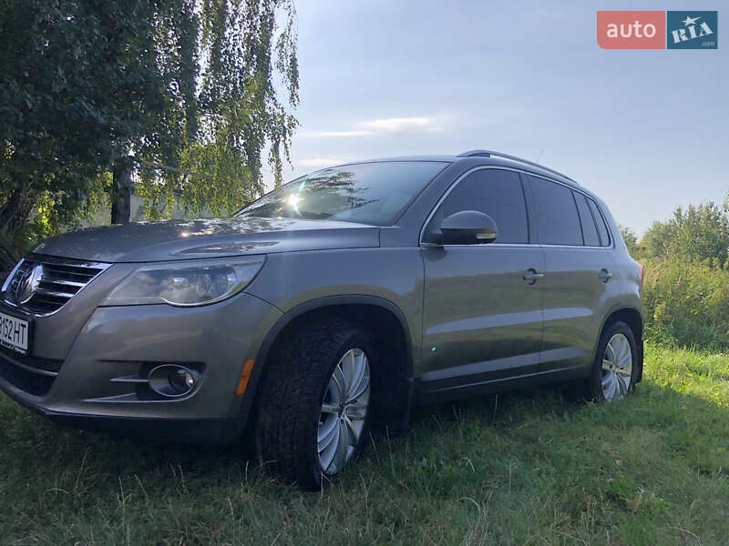 Позашляховик / Кросовер Volkswagen Tiguan 2010 в Коростені
