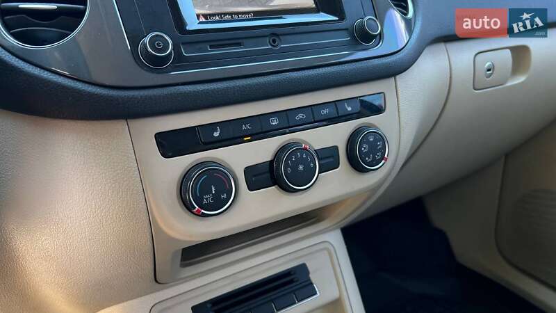 Внедорожник / Кроссовер Volkswagen Tiguan 2015 в Львове