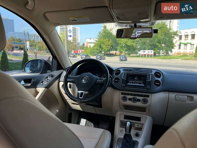 Внедорожник / Кроссовер Volkswagen Tiguan 2015 в Львове