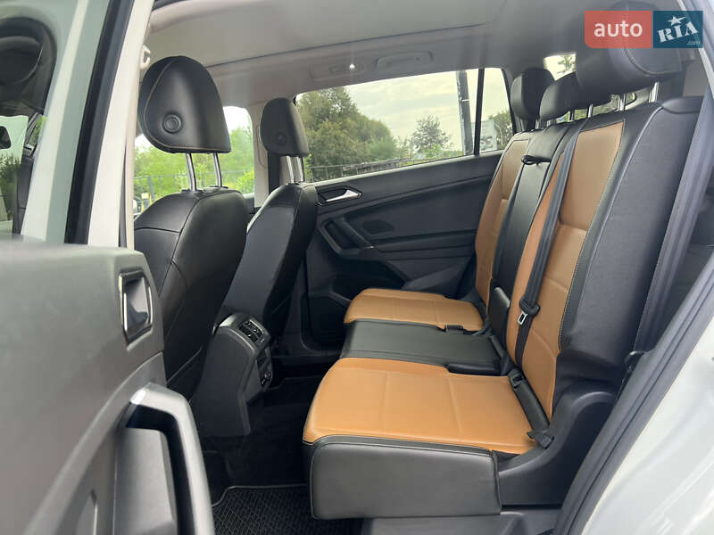 Внедорожник / Кроссовер Volkswagen Tiguan 2017 в Ужгороде