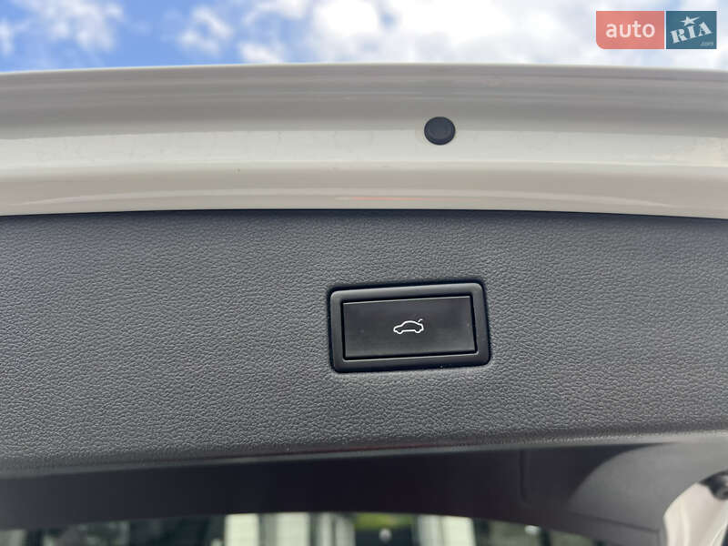 Внедорожник / Кроссовер Volkswagen Tiguan 2017 в Ужгороде