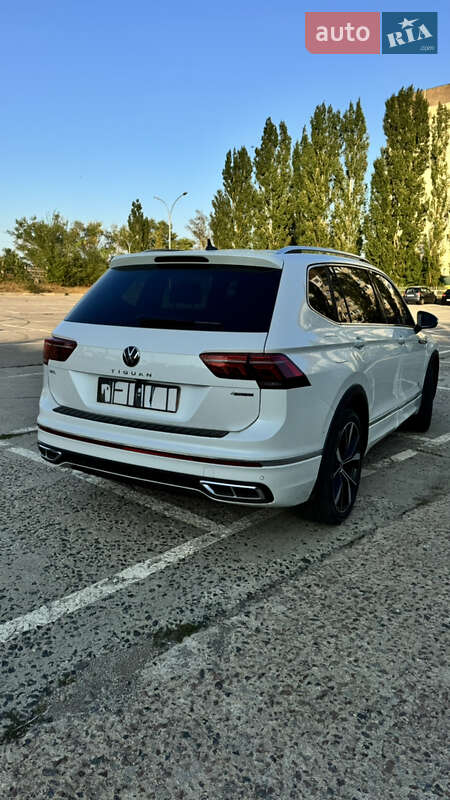 Внедорожник / Кроссовер Volkswagen Tiguan 2023 в Южноукраинске