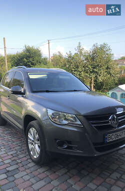 Внедорожник / Кроссовер Volkswagen Tiguan 2010 в Каменке-Бугской