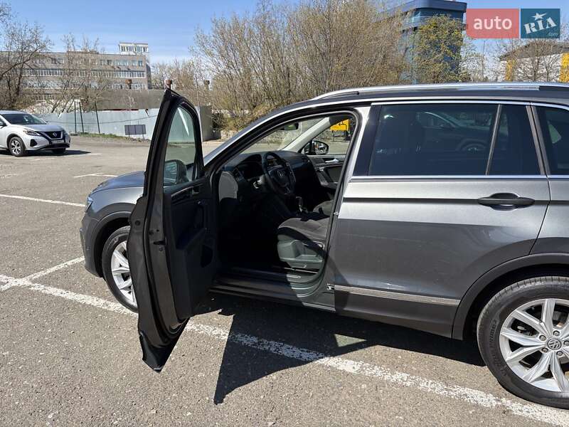 Внедорожник / Кроссовер Volkswagen Tiguan 2017 в Киеве