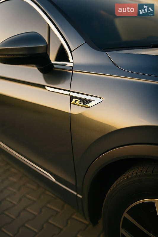 Внедорожник / Кроссовер Volkswagen Tiguan 2019 в Хмельницком