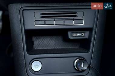Внедорожник / Кроссовер Volkswagen Tiguan 2016 в 