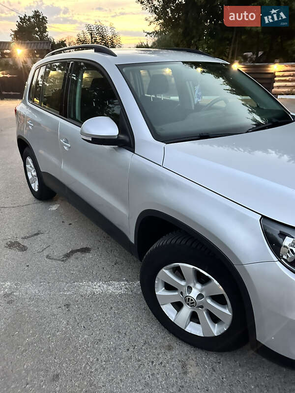 Внедорожник / Кроссовер Volkswagen Tiguan 2011 в Ровно