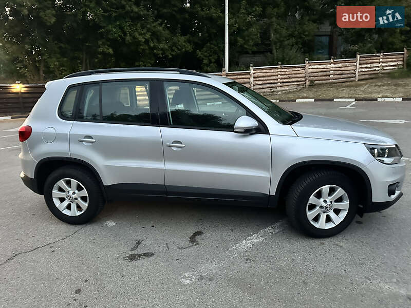 Внедорожник / Кроссовер Volkswagen Tiguan 2011 в Ровно