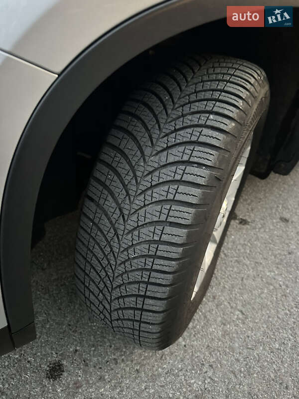 Внедорожник / Кроссовер Volkswagen Tiguan 2011 в Ровно