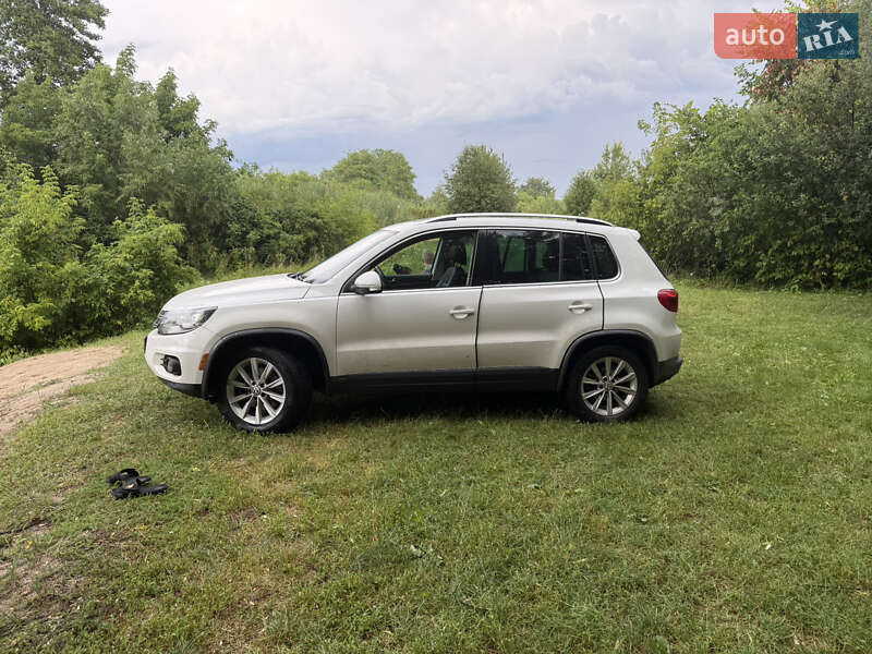 Внедорожник / Кроссовер Volkswagen Tiguan 2012 в Гадяче
