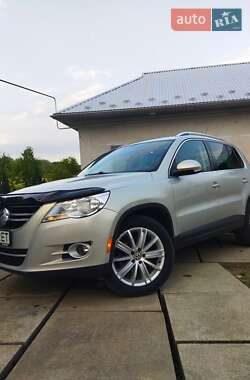 Внедорожник / Кроссовер Volkswagen Tiguan 2011 в Снятине