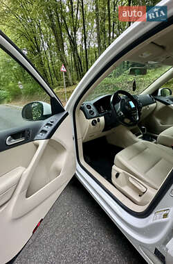 Внедорожник / Кроссовер Volkswagen Tiguan 2013 в 