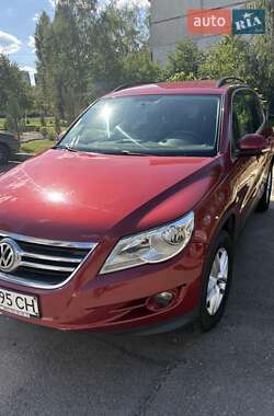 Позашляховик / Кросовер Volkswagen Tiguan 2010 в Харкові