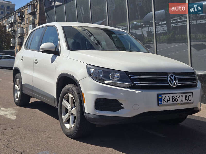 Внедорожник / Кроссовер Volkswagen Tiguan 2011 в 